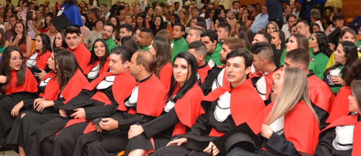 Formatura da Faculdade Dom Bosco mobiliza quase cem novos profissionais em Cornélio